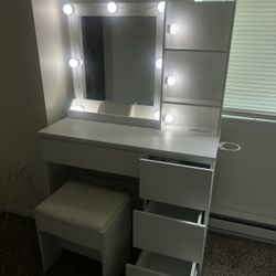 Vanity Desk With Seat