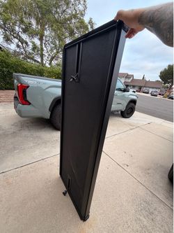 Extang Solid Fold 2.0 Hard Folding Tonneau Cover - Excellent Condition