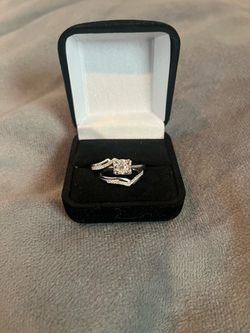 SAVE $7,800 🔥. NEW GENUINE NATURAL VS2 DIAMOND ENGAGEMENT RING & 2 BANDS WITH $8,885 APPRAISAL 💎. 14KT. SIZE 7.  ASKING $1,100 OR BEST.  VS2 CLARITY