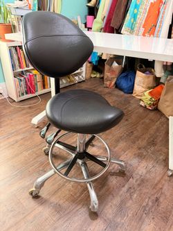 Saddle-style office/tattoo chair