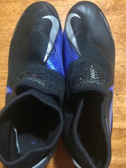Outdoor soccer shoes