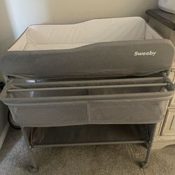 Sweeby Portable Baby Changing Table