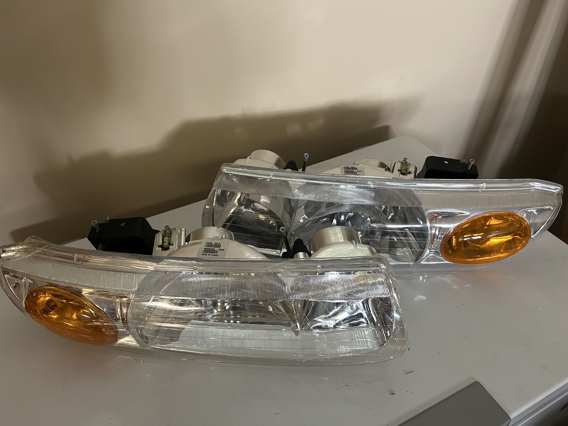 2002 Saturn Headlights NWT