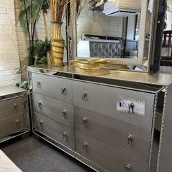 Queen Bedroom Set, Dresser, Mirror, Night Stand And Bed Frame