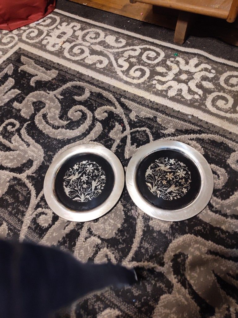 Silver https://offerup.com/redirect/?o=UGxhdGVkLkRlc2lnbg==.plaits.