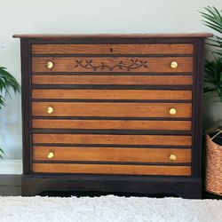High Quality Excellent Condition Oak Chest of Drawers