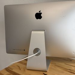 2020 27-inch iMac 3.1 i5 256GB / 16GB - AMD Radeon Pro 5300 - Cracked but works great. 
