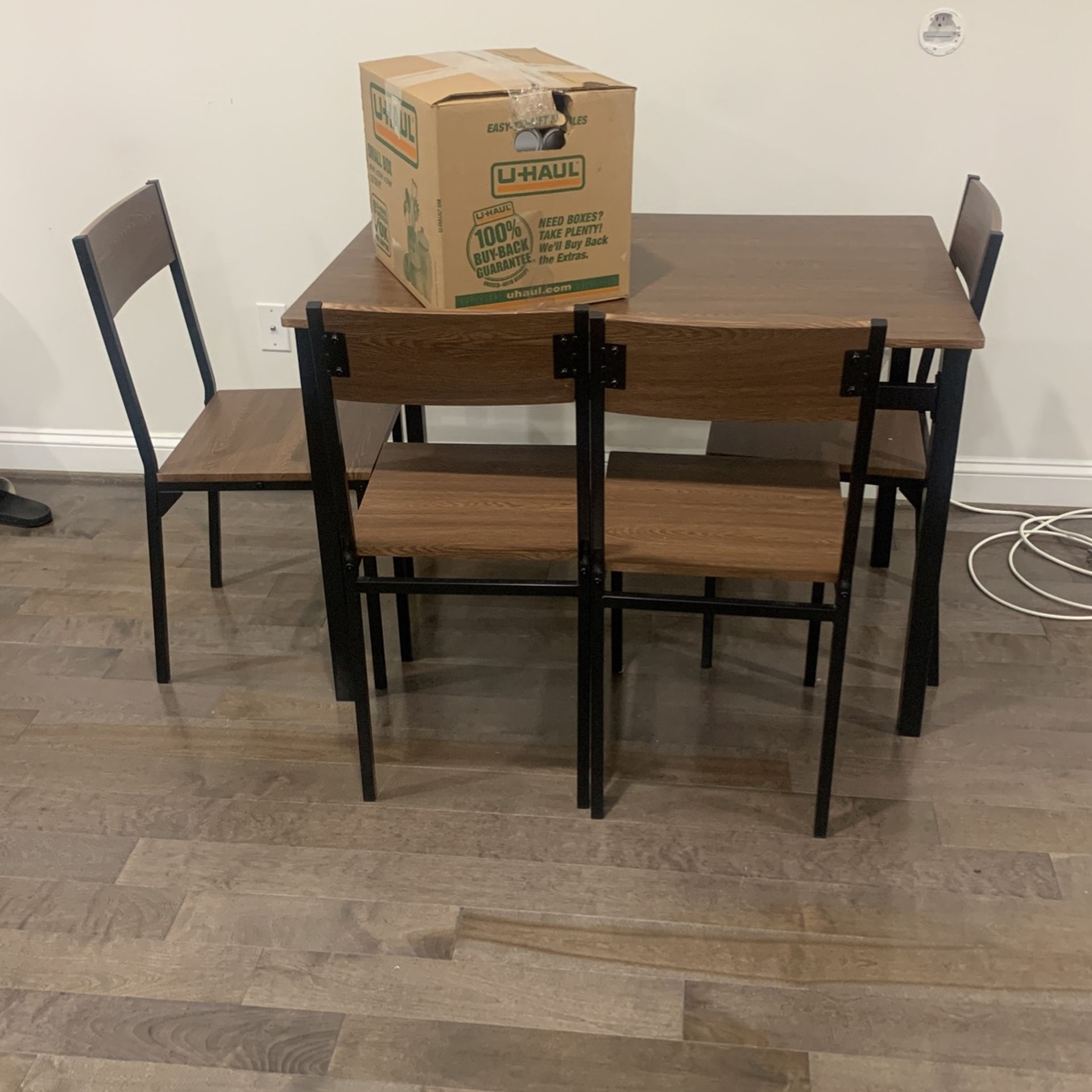 Table Set With 4 Chairs