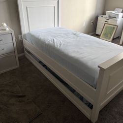 Twin Bed Frame - EXCELLENT Condition 