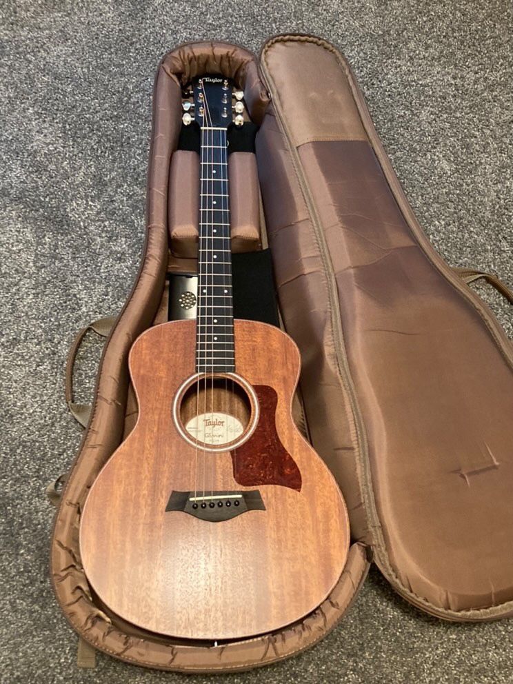 Taylor gs Mini guitar