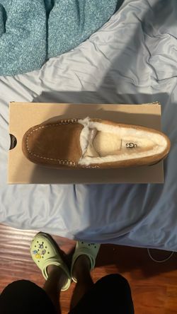 UGG Slippers Women’s Size 8