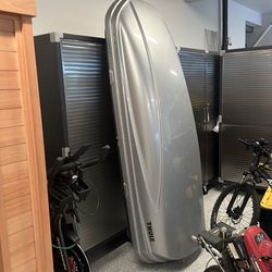 Thule- silver cartop carrier / roof box