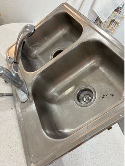 Kitchen sink with faucet