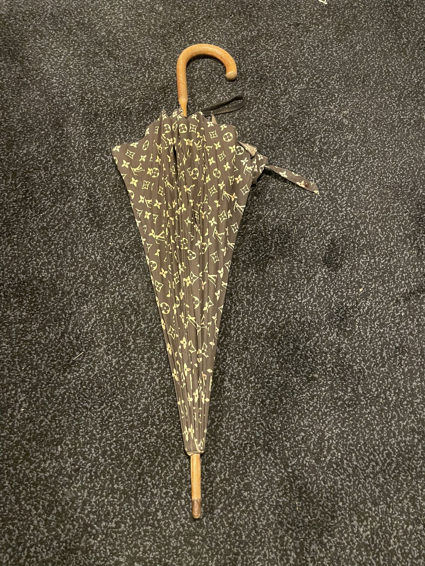 Preowned Louis Vuitton Monogram Parasol Umbrella ($900) ❤ liked