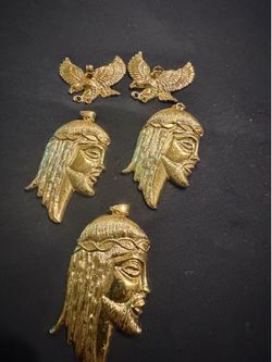 Chin charms