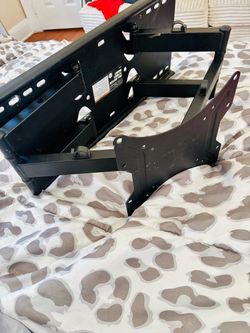 Full-Motion TV Wall Mount