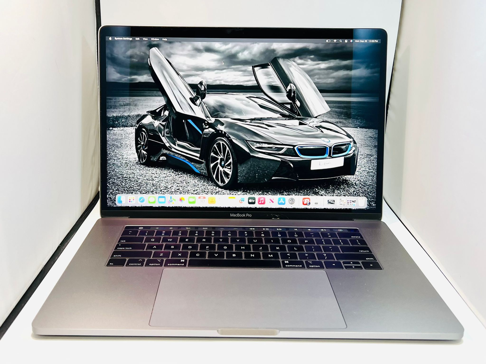 🍎 MacBook Pro 15” 2019 2.6Ghz 6-CORE i7 16GB 500GB Radeon Pro 555X 4GB-VRAM Read Description