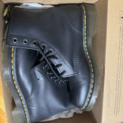Dr.Martens Woman’s Size 9 