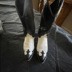 Women’s Cowboy Boots Size 9