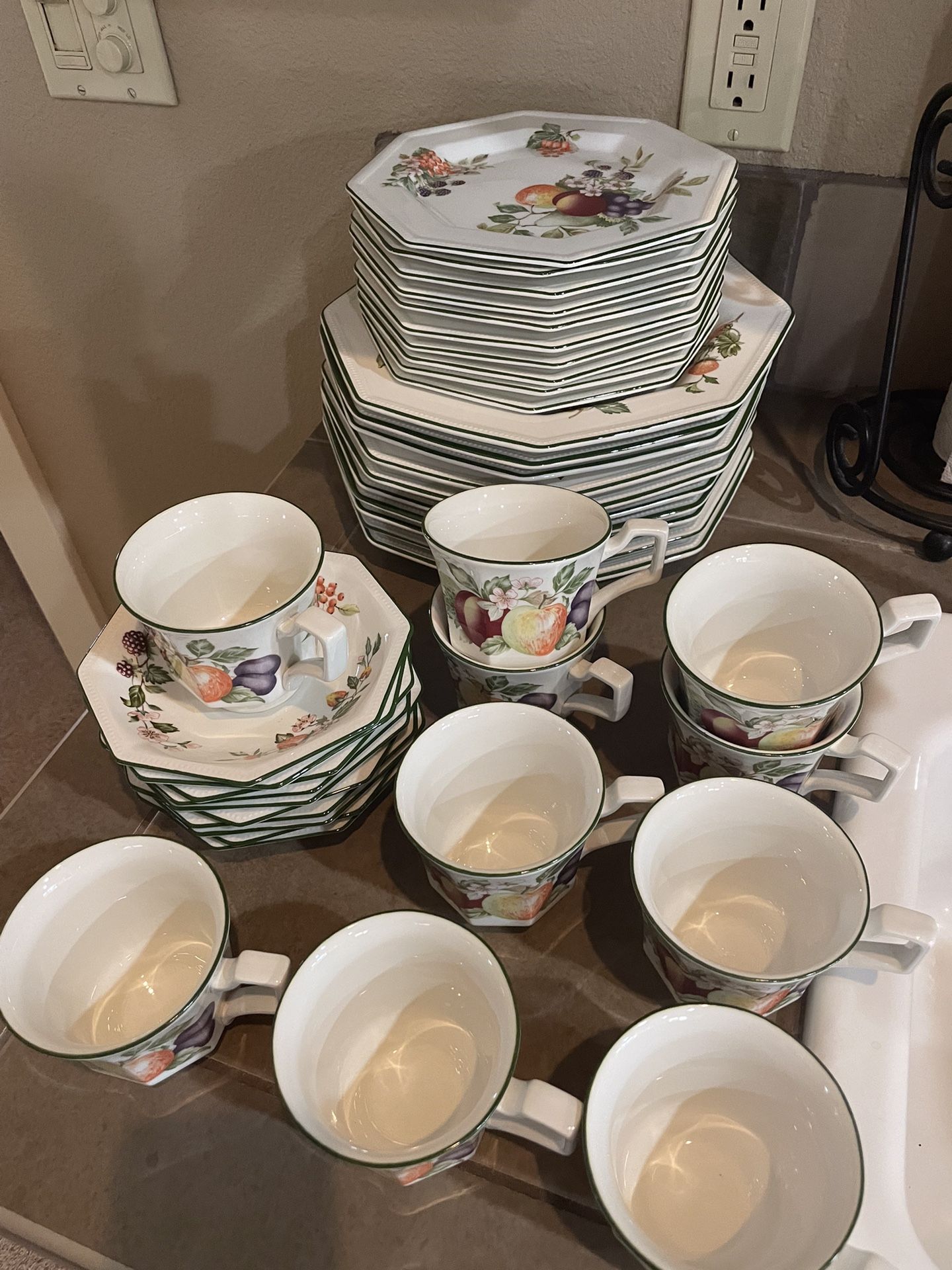 Johnson Brothers Fine English Dinnerware - Fresh Fruit