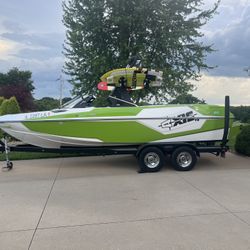 2018 Axis T22 Wake/Surf Boat