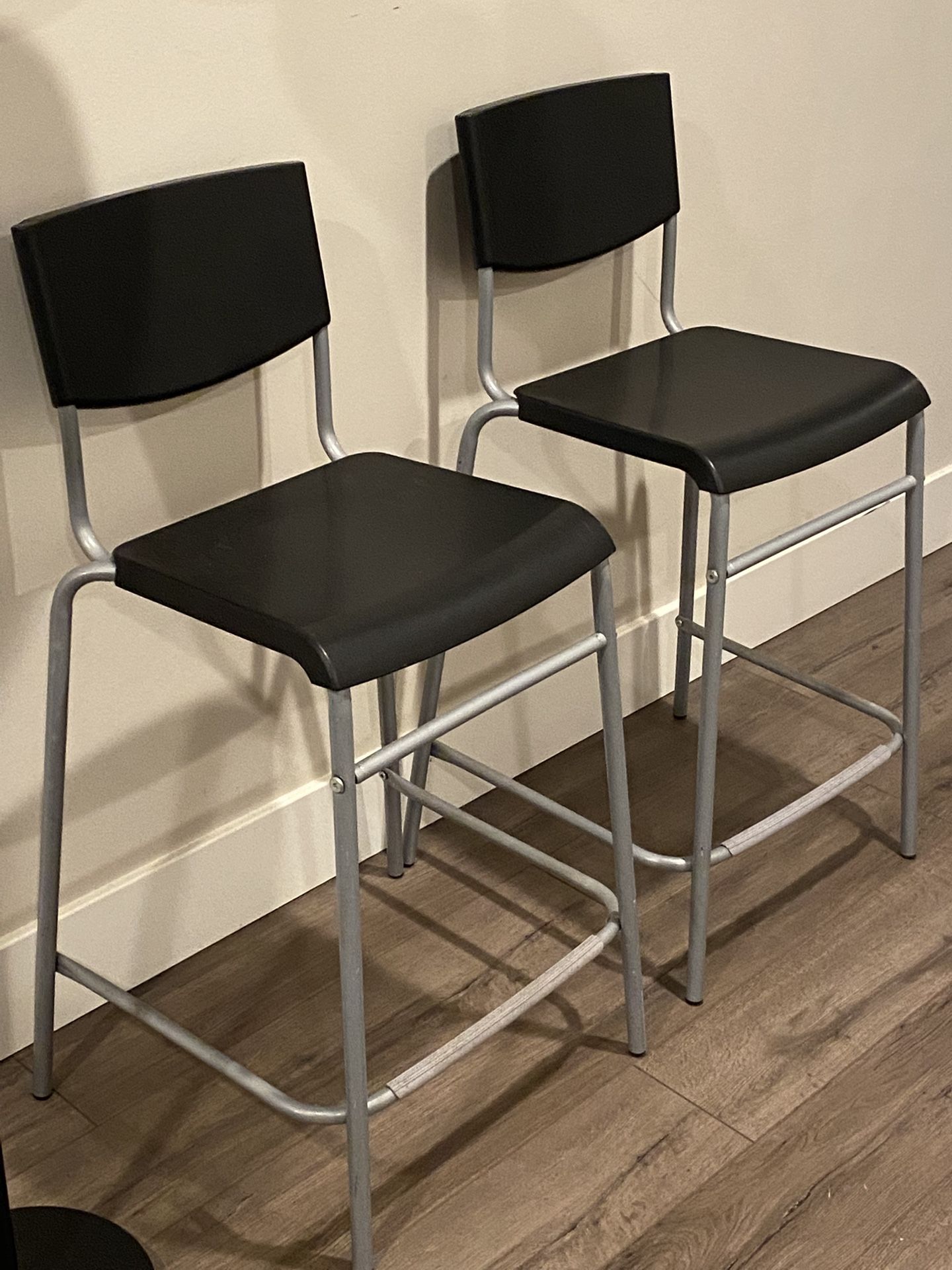 Set Of 2 IKEA STIG Bar Stools Black/Gray With The Backrest, Seat H29”