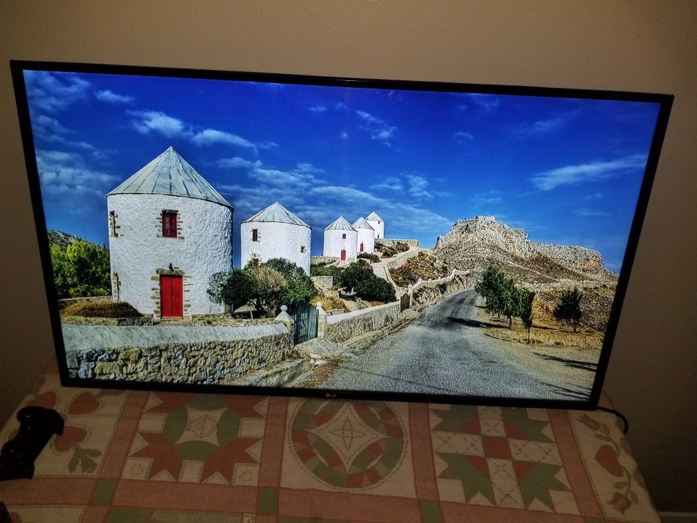 50 in LG LED TV W WALL MOUNT ( NO BASE )