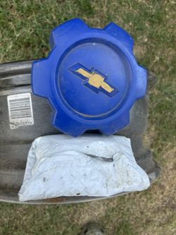 4 Chevy Colorado Rims W/ Hubcaps & Lug Nuts