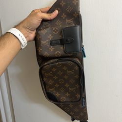 LV' Tote Bag for Sale in Chicago, IL - OfferUp