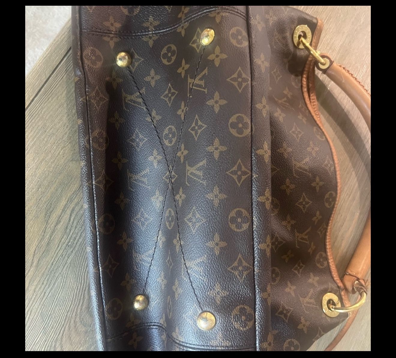 Louis Vuitton Artsy Handbag