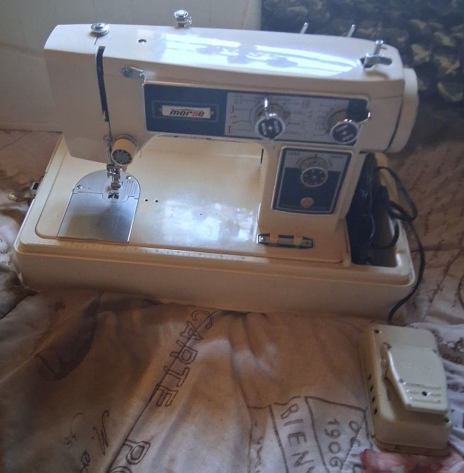 Vintage Morse Vogue Stitch (contact info removed)L Sewing Machine w/ Case [Excellent Condition] 