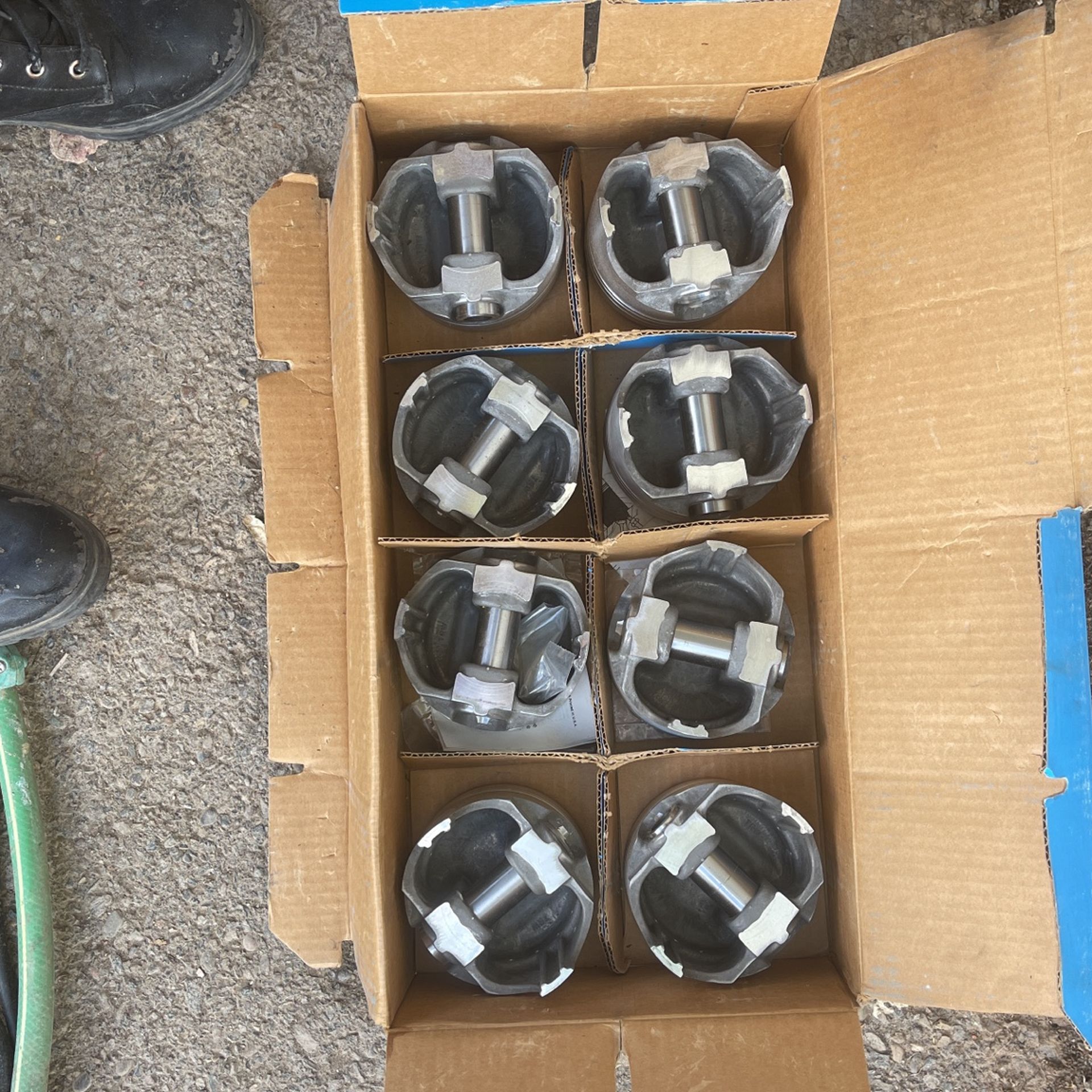 TRW 060 L2252A PISTONS OPEN BOX