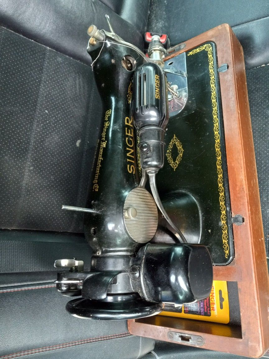 Singer Sewing Machine 1948