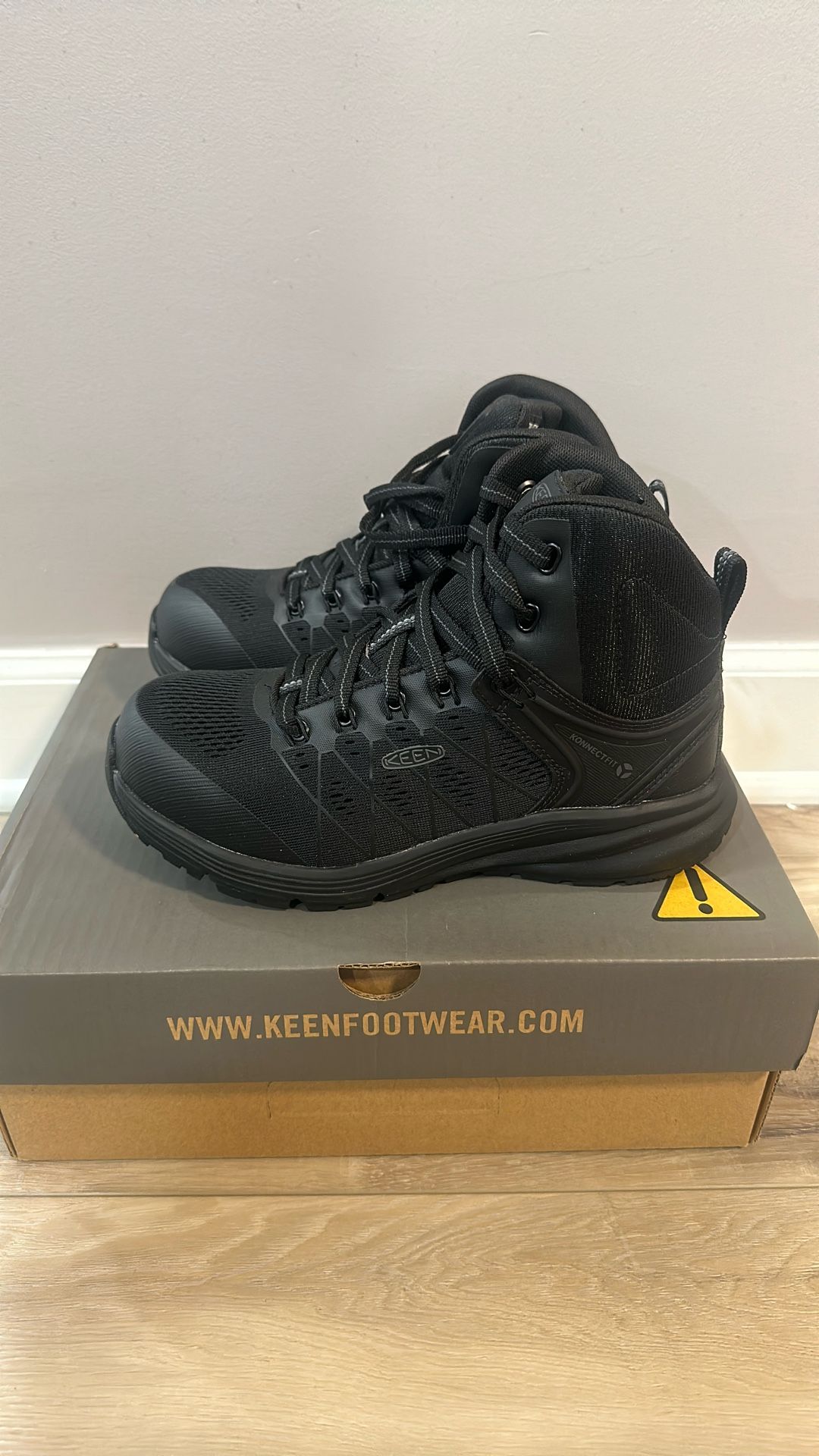 Keen Utility Footwear Size 7 W Work boots