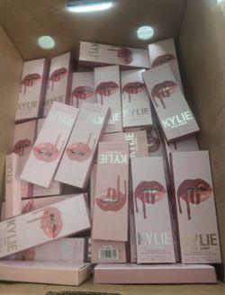 Kylie Jenner Matte Liquid Lipstick With Lipliner Original Not A Copy Available In Different Shades $10