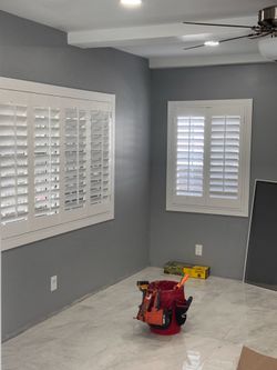 SHUTTERS /PERSIANAS