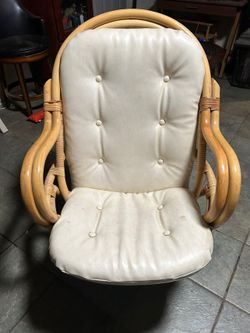 Rattan Swivel Lounge Chair with Cushion