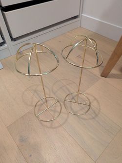 2 hat stands