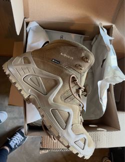 Brand new Men's Lowa Zephyr Mid TF Boots size 10