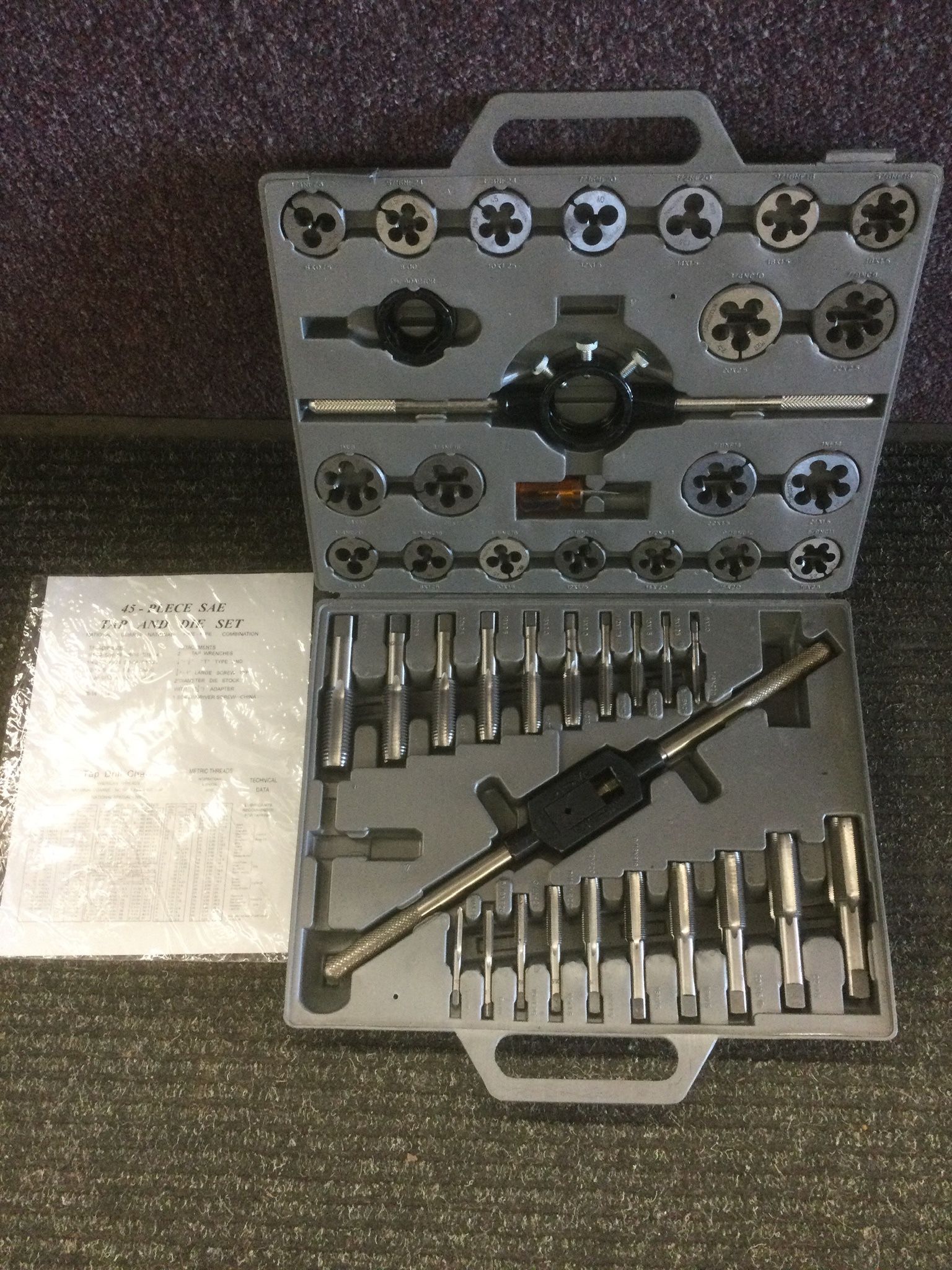 SAE /Standard Tap And Die Set National Coarse / Fine Pipe 44 PC.