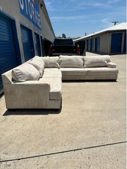Large Beige Sectional Couch 🛻Delivery Available🛻