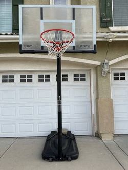 60 inch LIFETIME Polycarbonate Basketball Hoop
Height is adjustable