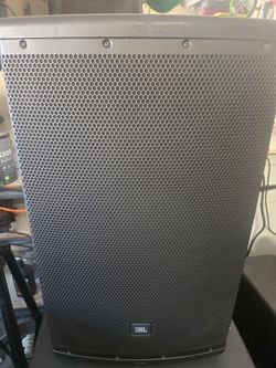 EON 615 powered Speakers