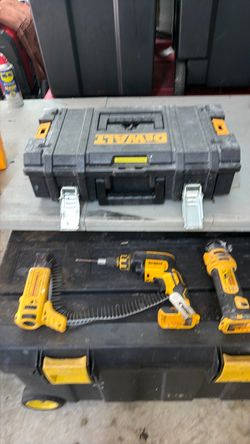 Dewalt drywall screw gun and cut out tool with Dewalt tough box