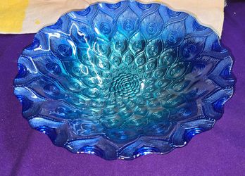 Iridescent Blue and Green Decorative Glass Bowl Features a Textured Peacock Feather Pattern With a Scalloped Edge A93Z310