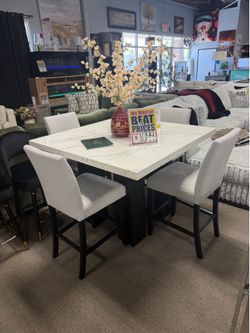 Gorgeous counter height set! Easy Financing! ❤️🏡😍