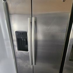 General Electric, Refrigerator Stainless Steel Side By Side 