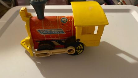 Fisher price toot toot vintage 1964  pull train wheels turn
