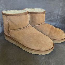 Uggs, Girls Size 4