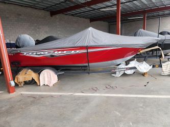 2021 Tracker Targa V18.COMBO